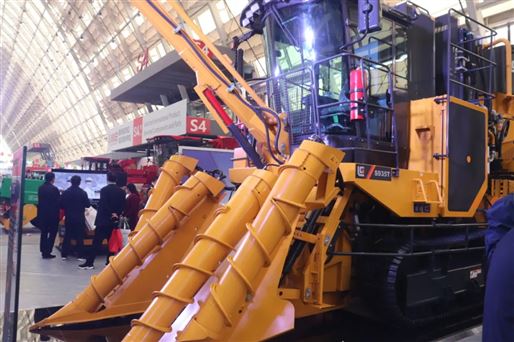 聚力攻坚“最后一公里”| 2026年提升甘蔗机收水平现场推进会在广西罗城举办