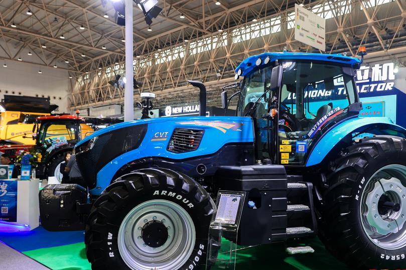 五指山農(nóng)業(yè)技術與機械服務中心開展農(nóng)機“送檢下鄉(xiāng)”便民服務活動